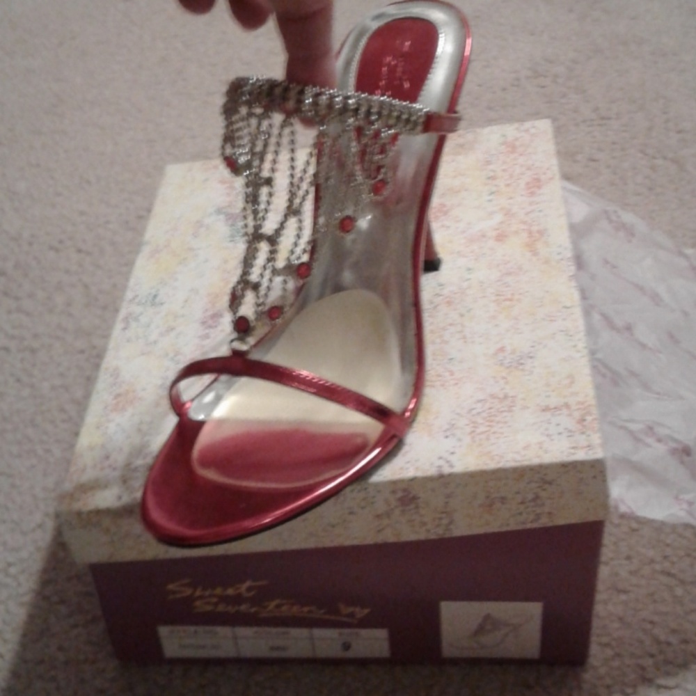 Shiny red chain heels